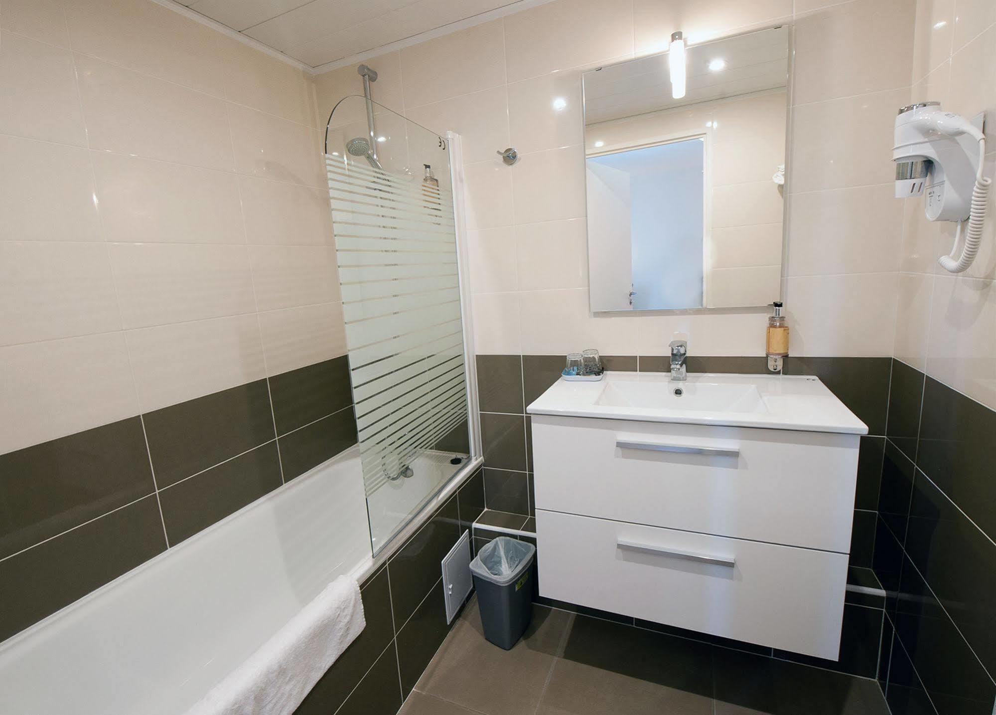 Milton Hotel Neuilly-Plaisance Esterno foto