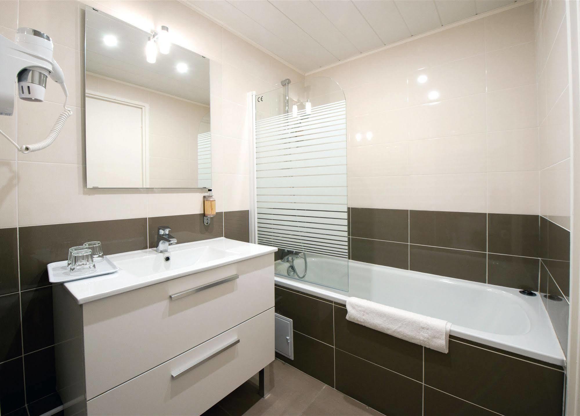 Milton Hotel Neuilly-Plaisance Esterno foto
